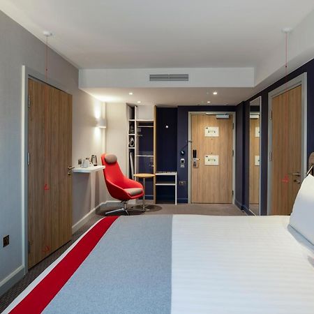 Holiday Inn Express Cambridge West - Cambourne By Ihg Exteriör bild