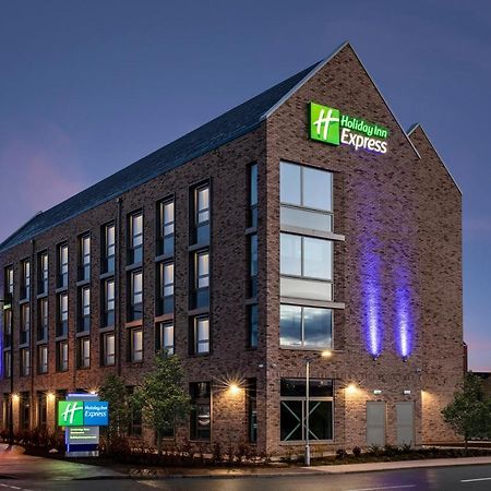 Holiday Inn Express Cambridge West - Cambourne By Ihg Exteriör bild
