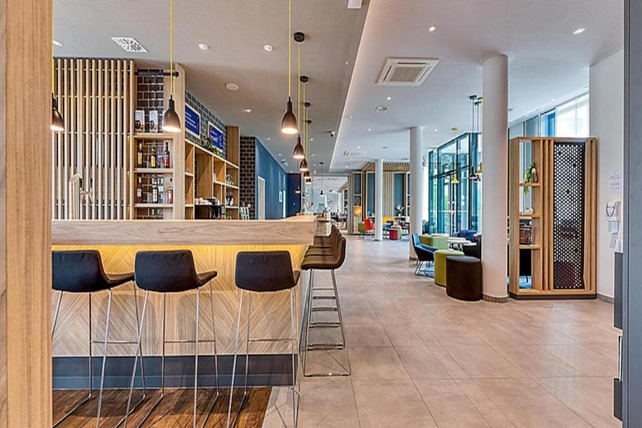 Holiday Inn Express Cambridge West - Cambourne By Ihg Exteriör bild