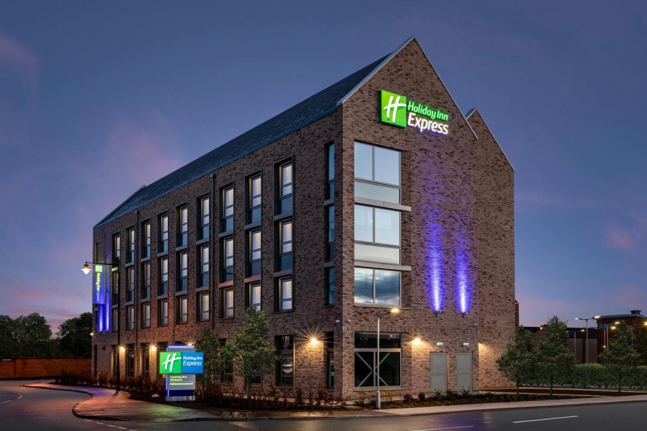 Holiday Inn Express Cambridge West - Cambourne By Ihg Exteriör bild