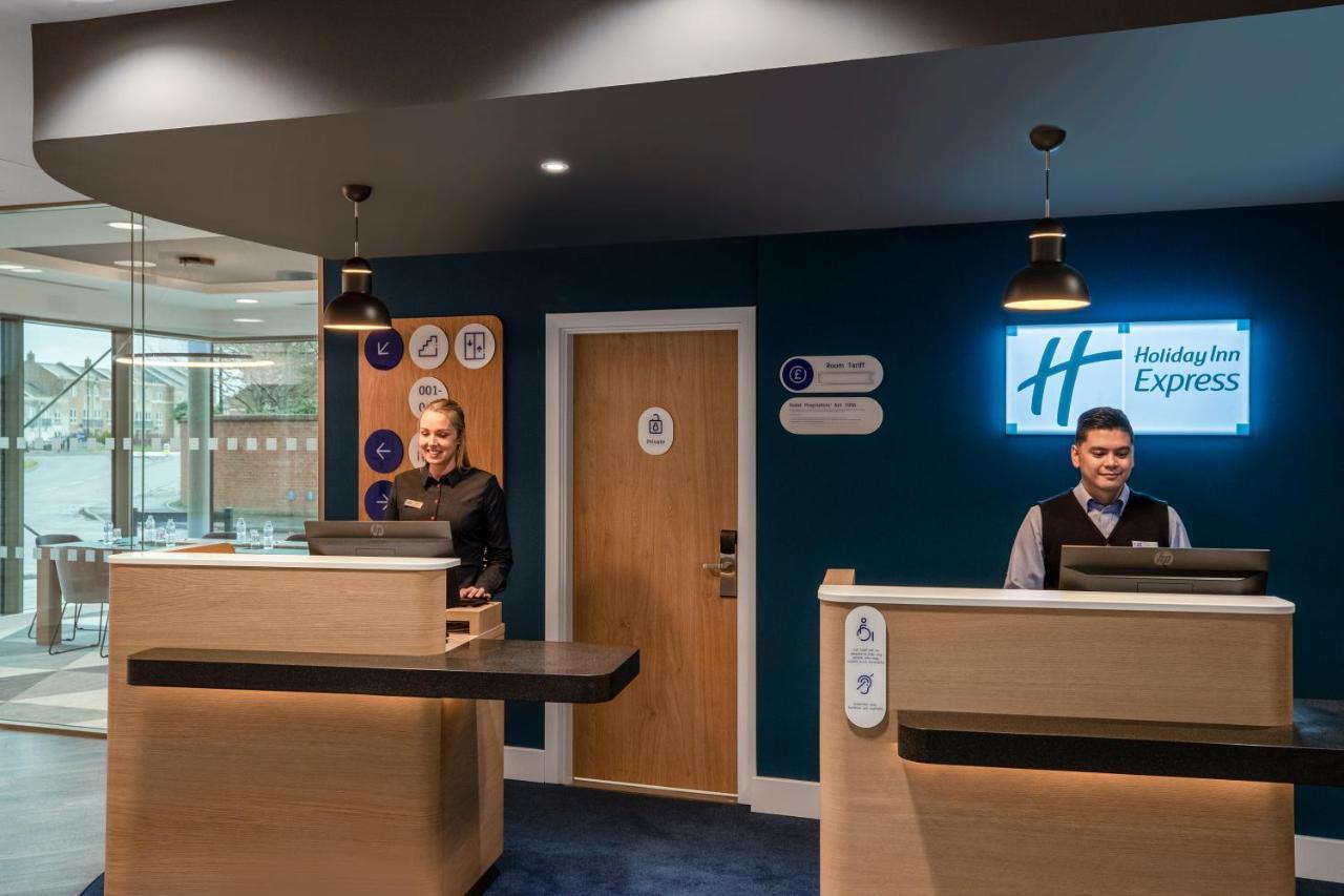 Holiday Inn Express Cambridge West - Cambourne By Ihg Exteriör bild
