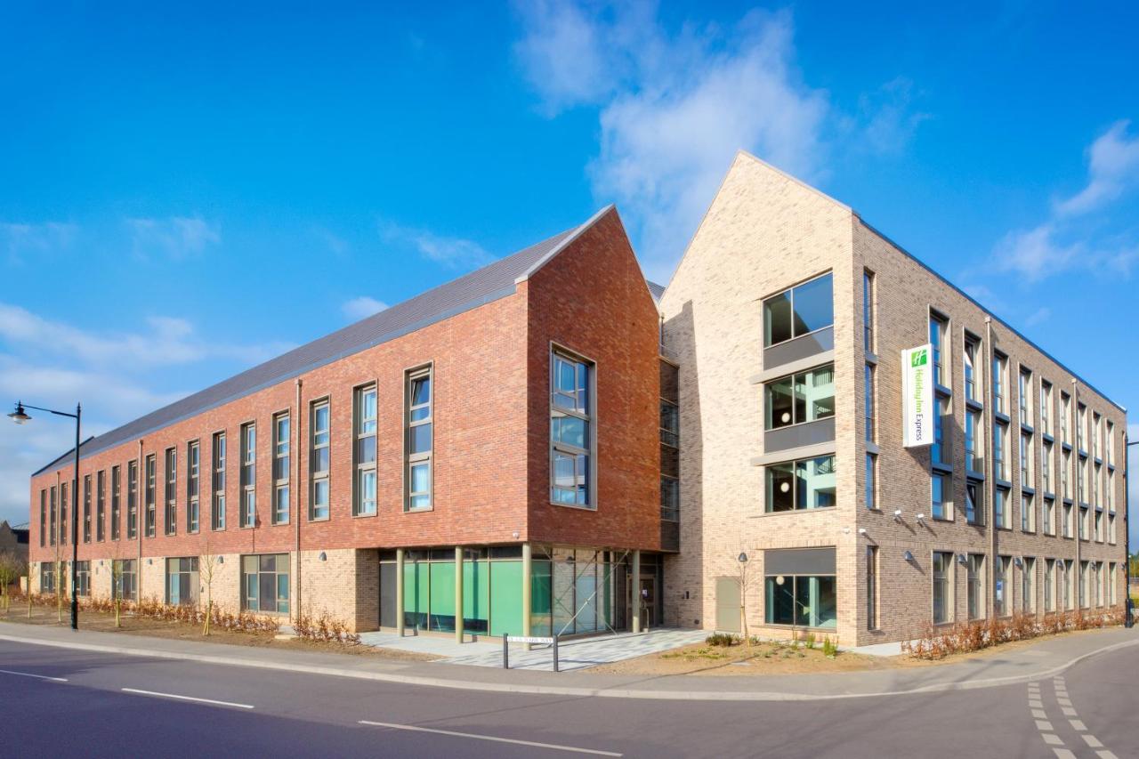 Holiday Inn Express Cambridge West - Cambourne By Ihg Exteriör bild