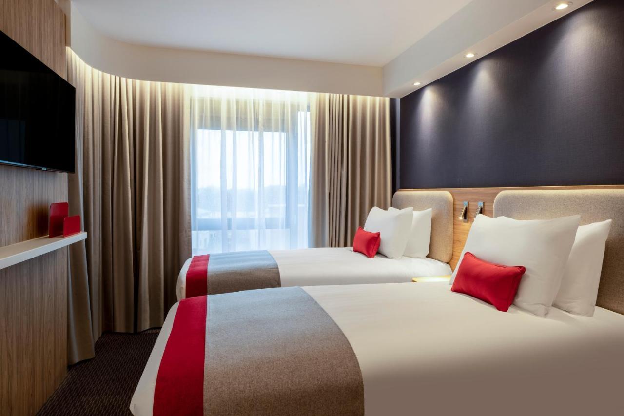 Holiday Inn Express Cambridge West - Cambourne By Ihg Exteriör bild