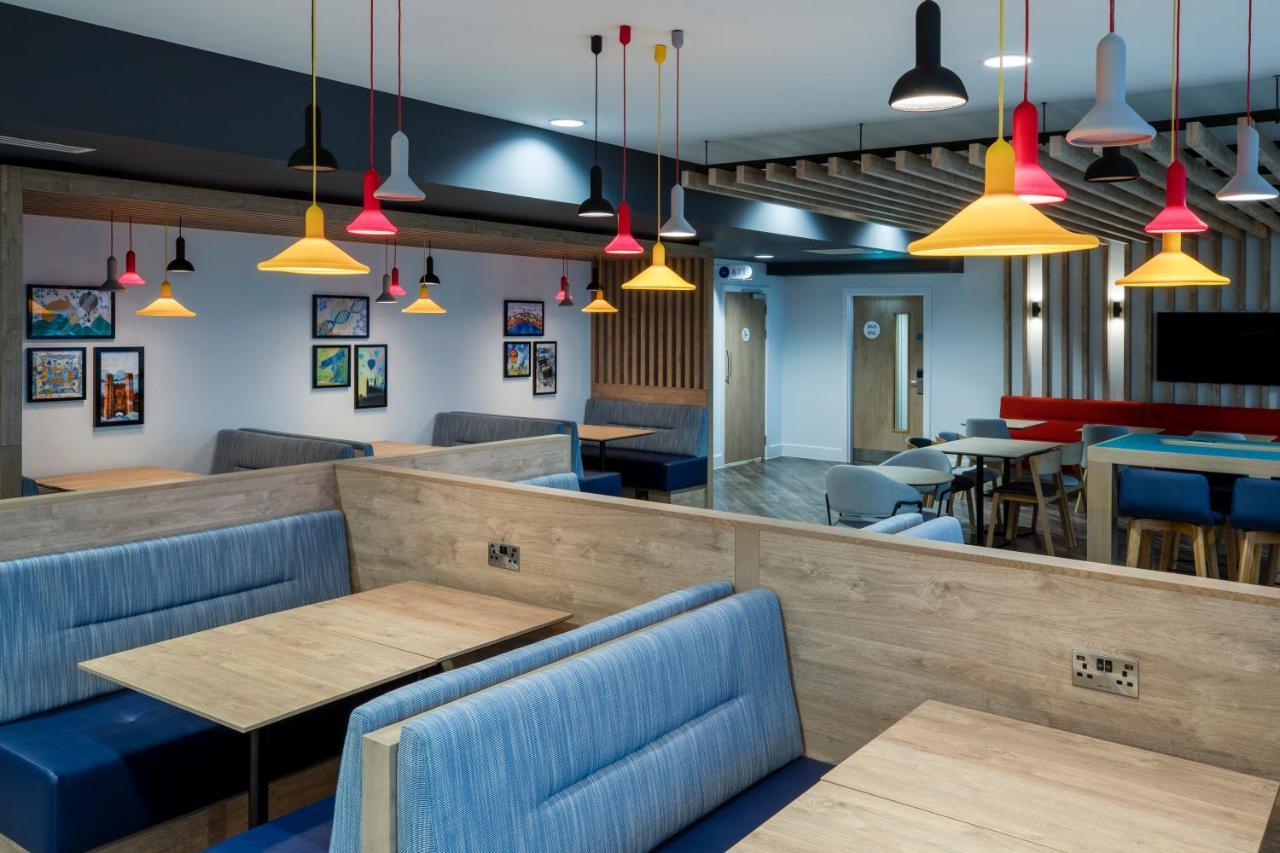 Holiday Inn Express Cambridge West - Cambourne By Ihg Exteriör bild