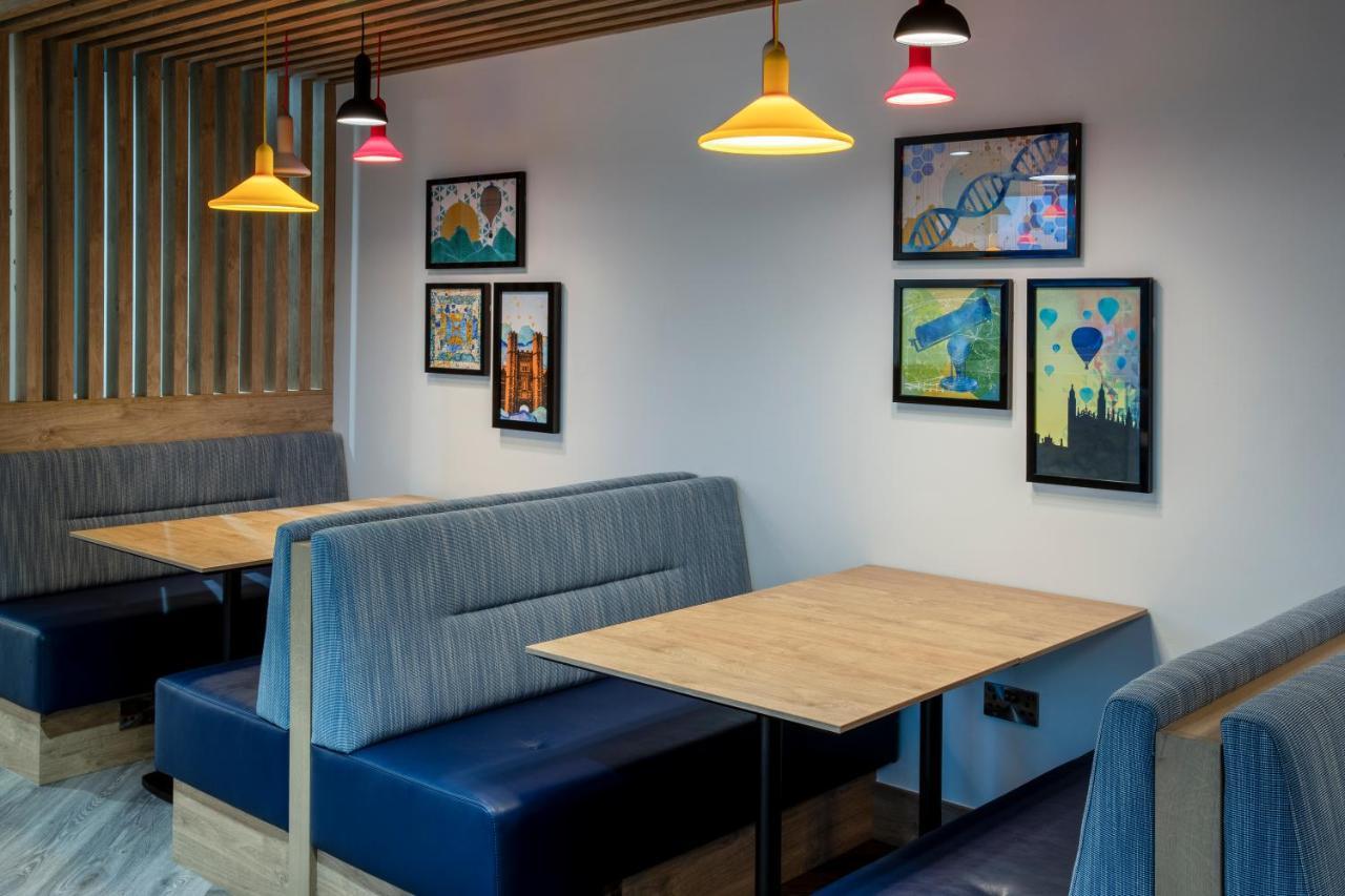 Holiday Inn Express Cambridge West - Cambourne By Ihg Exteriör bild