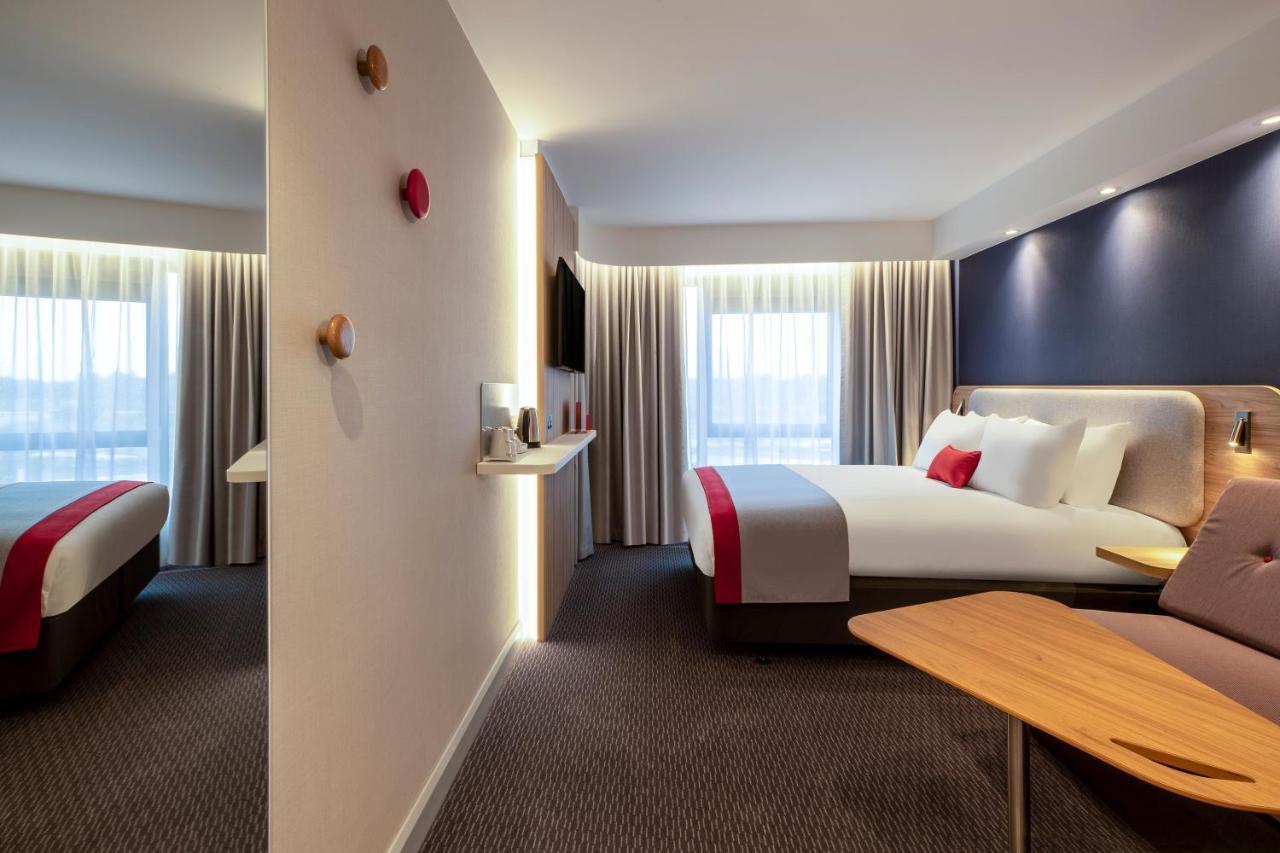 Holiday Inn Express Cambridge West - Cambourne By Ihg Exteriör bild