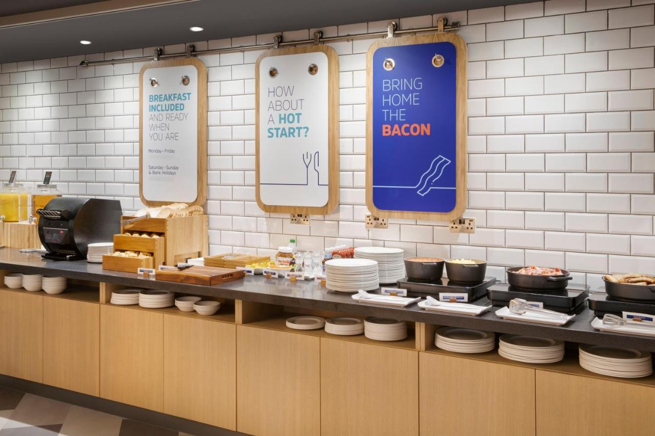 Holiday Inn Express Cambridge West - Cambourne By Ihg Exteriör bild
