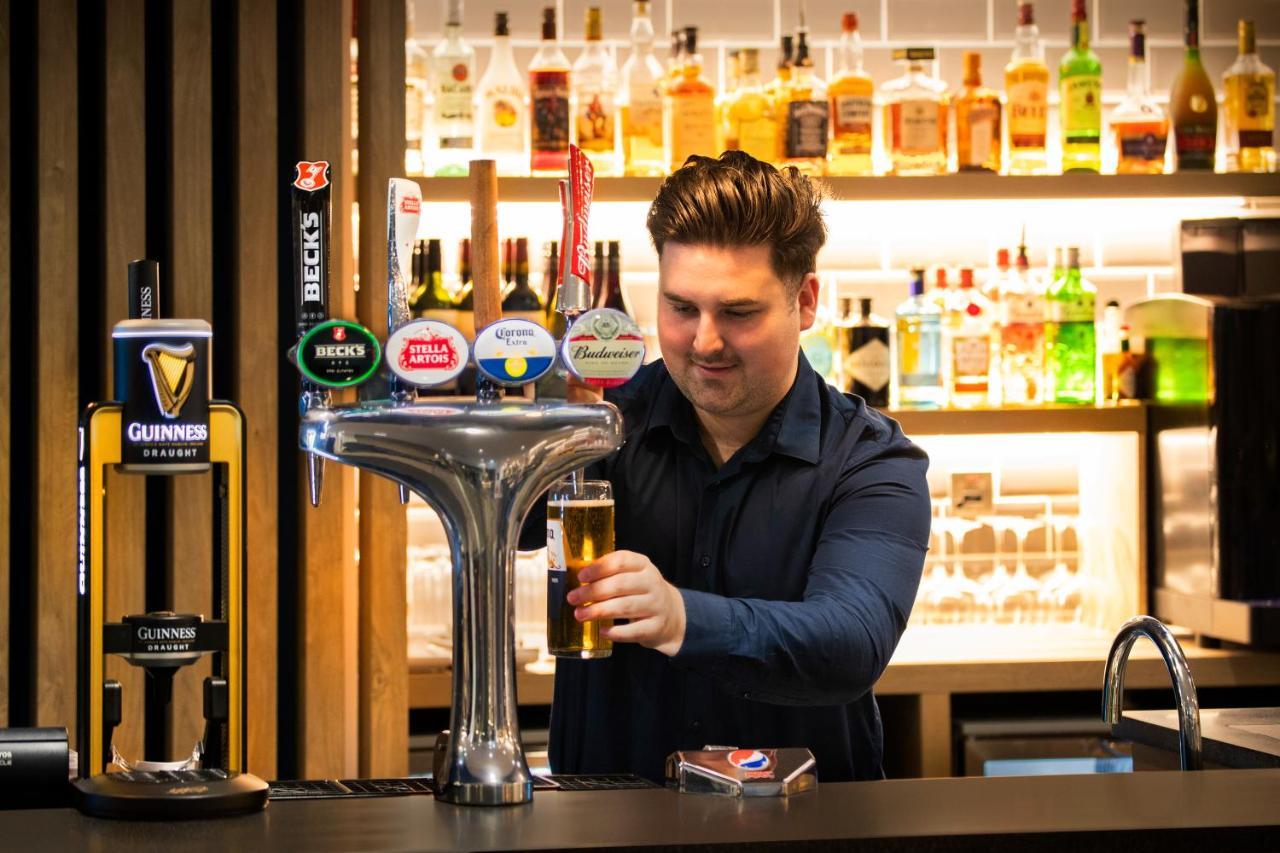 Holiday Inn Express Cambridge West - Cambourne By Ihg Exteriör bild